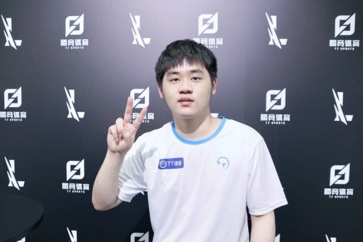 而詹姆斯作 而詹姆斯作