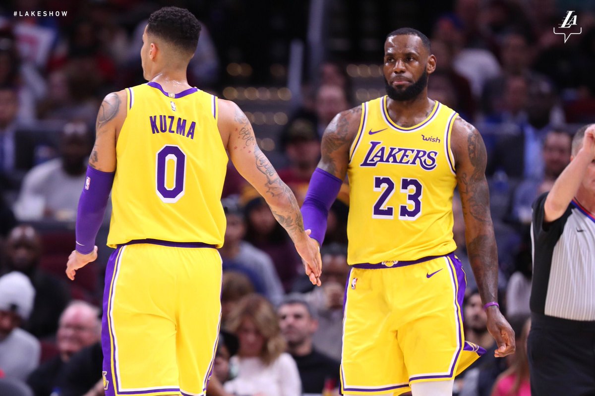 键时刻挺身 键时刻挺身