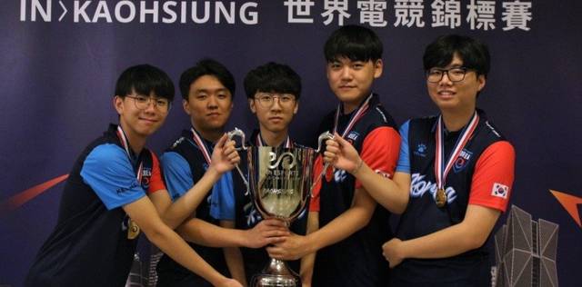 樊振东和王 樊振东和王